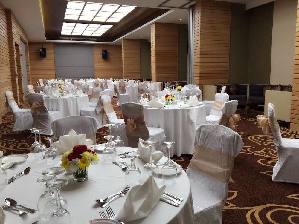 Ramee Rose Hotel Al-Manamah Bagian luar foto